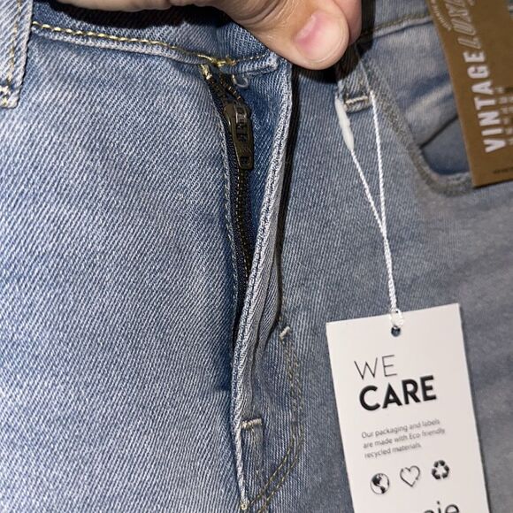 kensie 6/28 Vintage Luxe High Rise Raw Hem Distressed Blue Med Wash Shorts - Picture 4 of 11